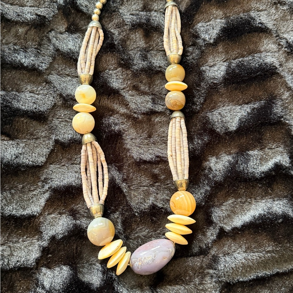 Elegant Purple and Cream Disc Beaded Necklace Agate??